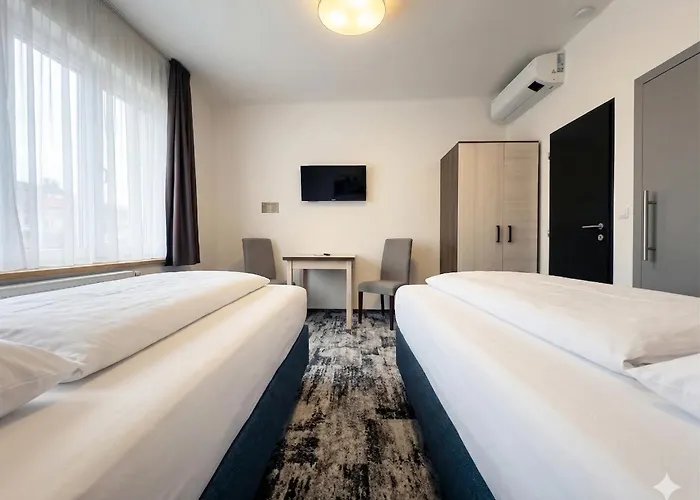Wellness A Restaurace U Gigantu 4* פלזן